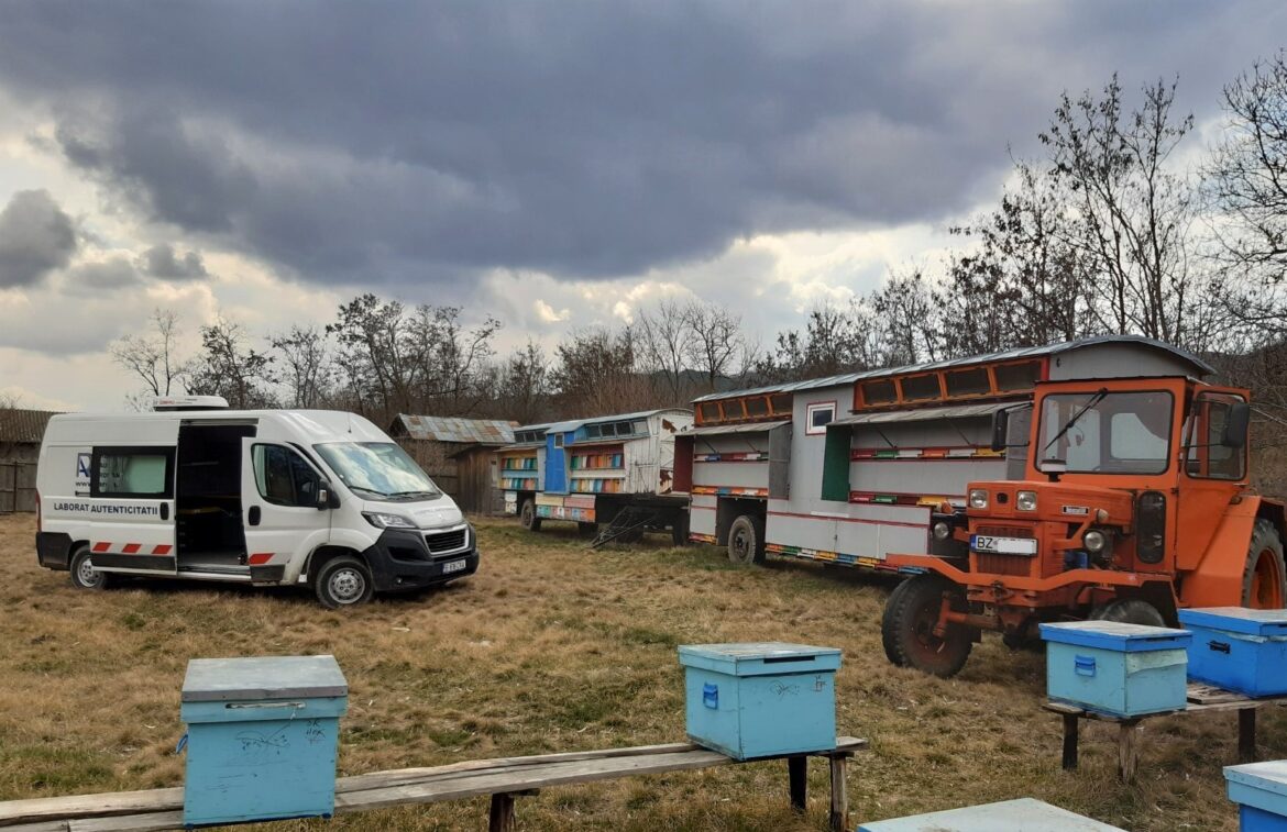 Registrul Auto Român, acțiuni pentru sprijinirea apicultorilor și deținătorilor de tractoare și utilaje agricole